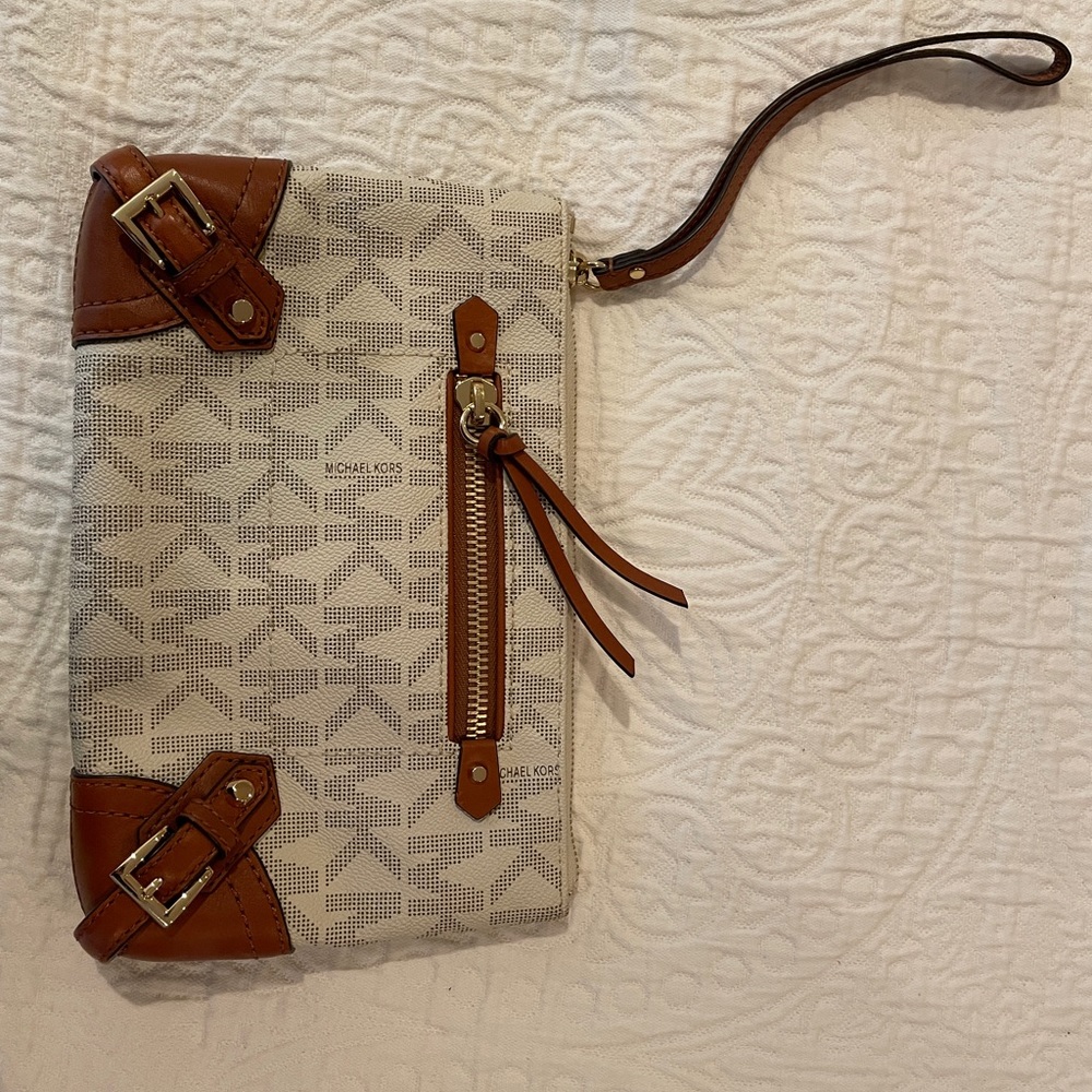 Michael kors clutch
